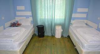 Гостиница Хостел Fusion Москва Двухместный номер с 1 кроватью или 2 отдельными кроватями и общей ванной комнатой-7