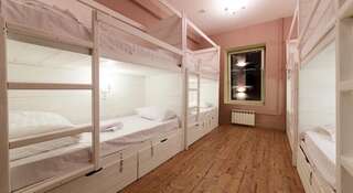 Гостиница Хостел Fusion Москва Кровать в общем номере для мужчин и женщин с 8 кроватями-1